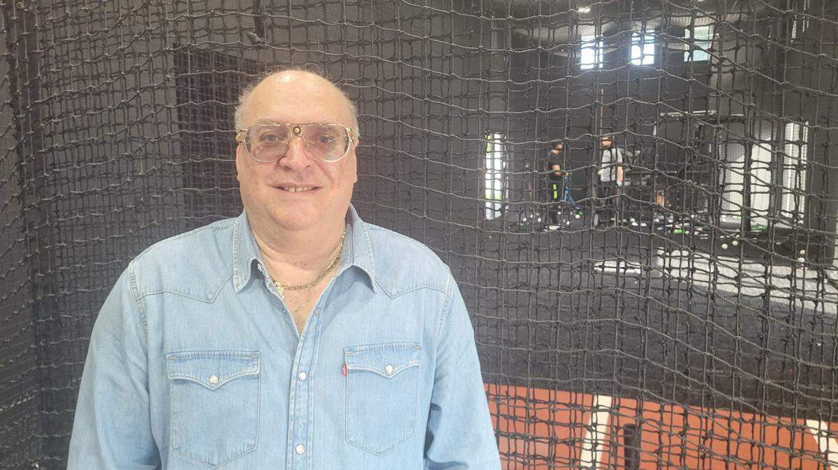 Carlos Pérez se ha especializado en peloteros cubanos con ligas del Caribe y México.