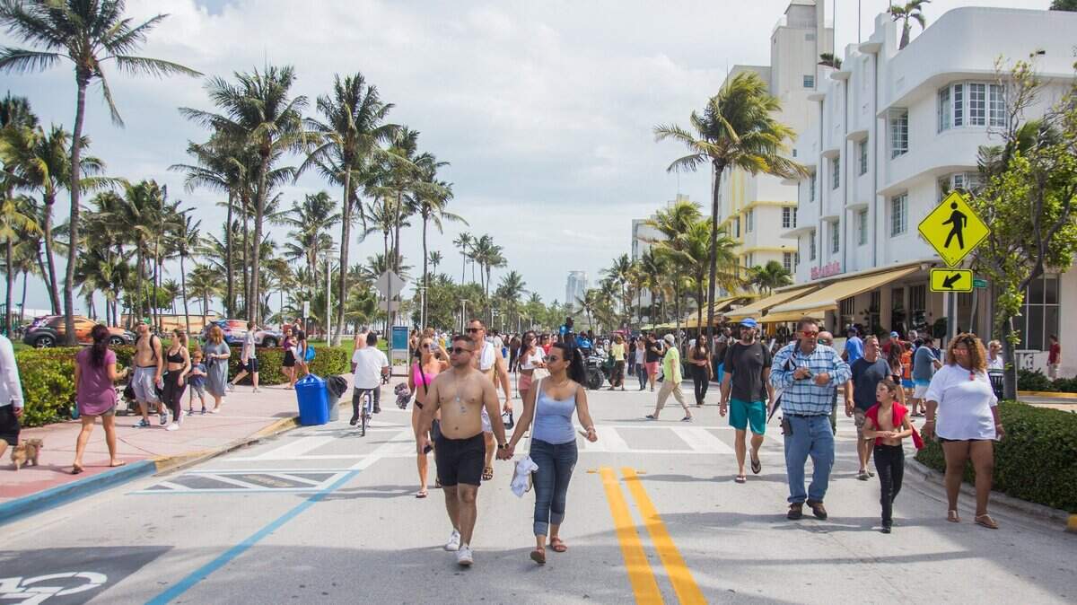 En Miami Beach, en Ocean Drive, a lo largo de la playa hay espectáculos todo el fin de semana de Memorial Day.