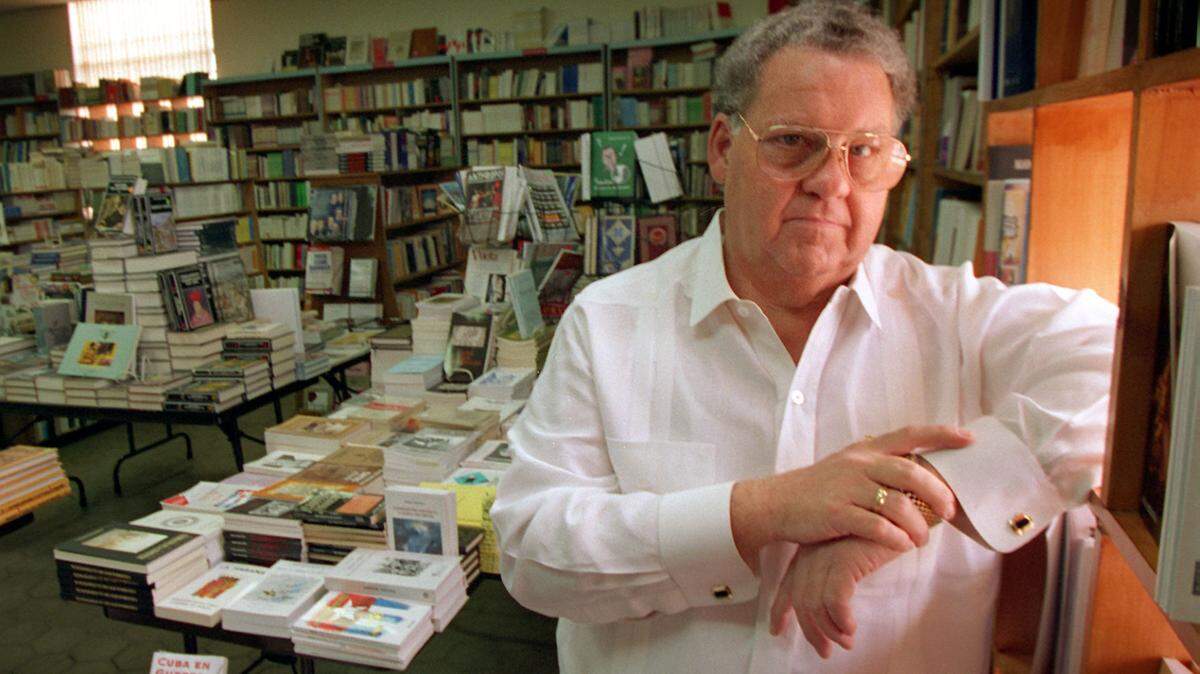 El editor y librero Juan Manuel Salvat, fundador de la Librería Universal y Ediciones Universal, y gran difusor de la literatura y la historia de Cuba, falleció en Miami el 26 de noviembre de 2024.