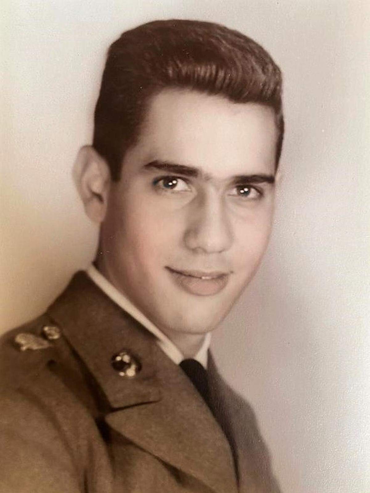 Santiago Morales, con 16 años, graduado de la Academia Militar en Estados Unidos.