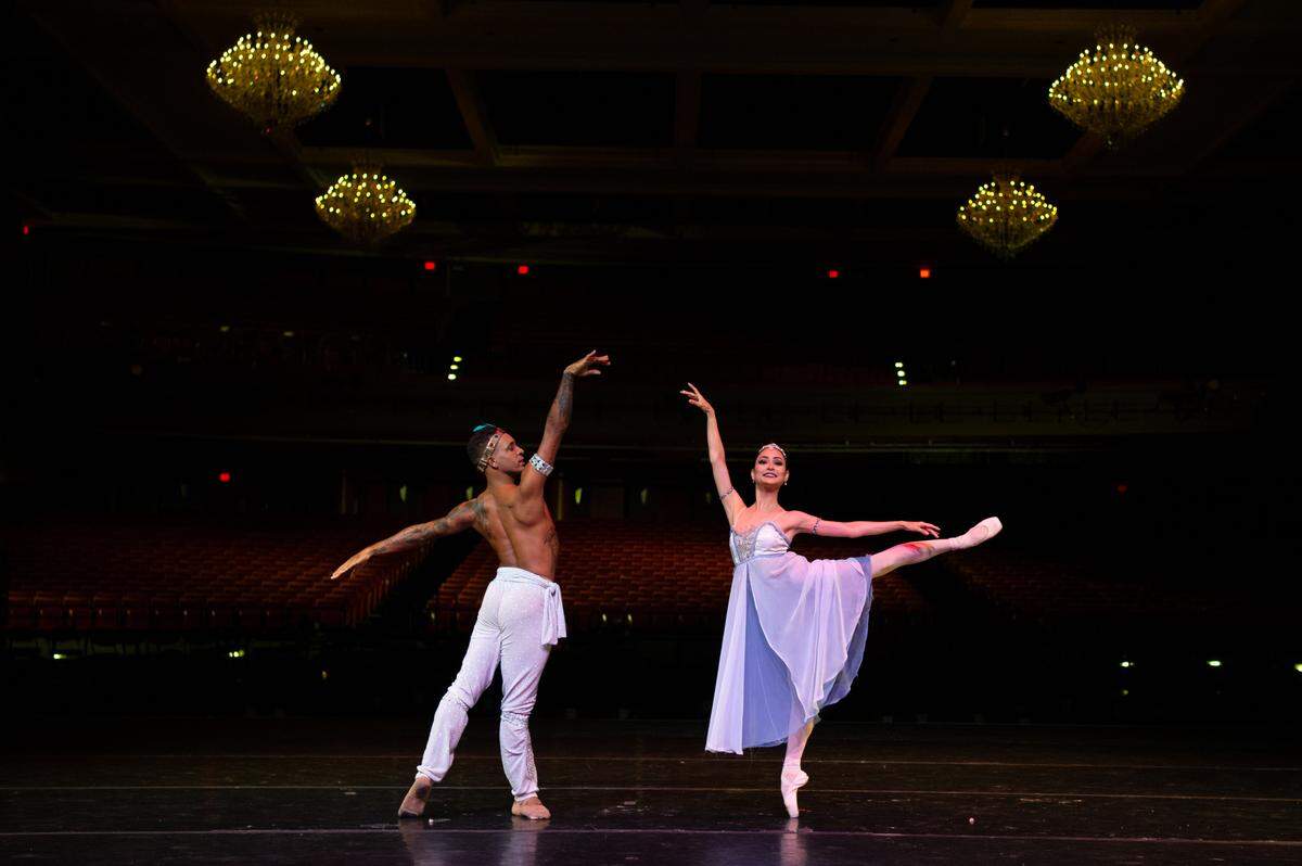Las Galas del año pasado tuvieron lugar sin público en el Jackie Gleason Theater del Fillmore Miami Beach. En ellas participó Ihosvany Rodríguez, que regresa este año y vemos aquí junto a Gretel Batista. 