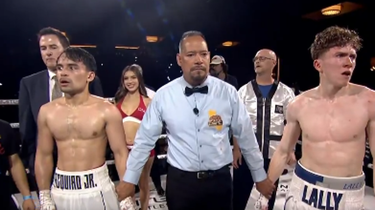 El filipino Emmanuel Pacquiao Jr. (izq.), hijo de la leyenda del boxeo Manny Pacquiao, debutó la noche del sábado como profesional en un combate ante el estadounidense Brendan Lally en Temecula, California, que terminó en empate.