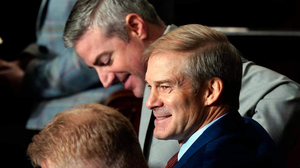 El congresista Jim Jordan, republicano de Ohio, observa la sesión en donde sus colegas votan para elegir el presidente de la Cámara Baja, el miércoles 18 de octubre de 2023, en el Capitolio en Washington D.C.