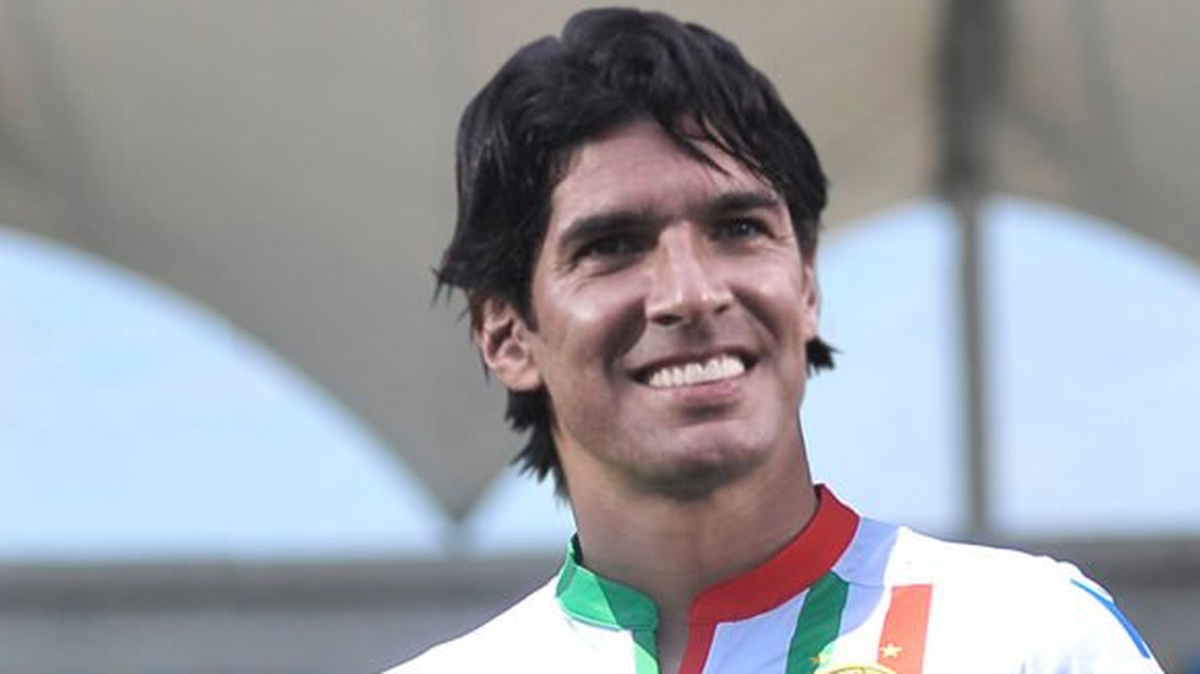 El delantero uruguayo Sebastián Abreu se convirtió este martes en el jugador que ha militado en más equipos en el mundo tras firmar en el chileno Audax Italiano, su club número 26.