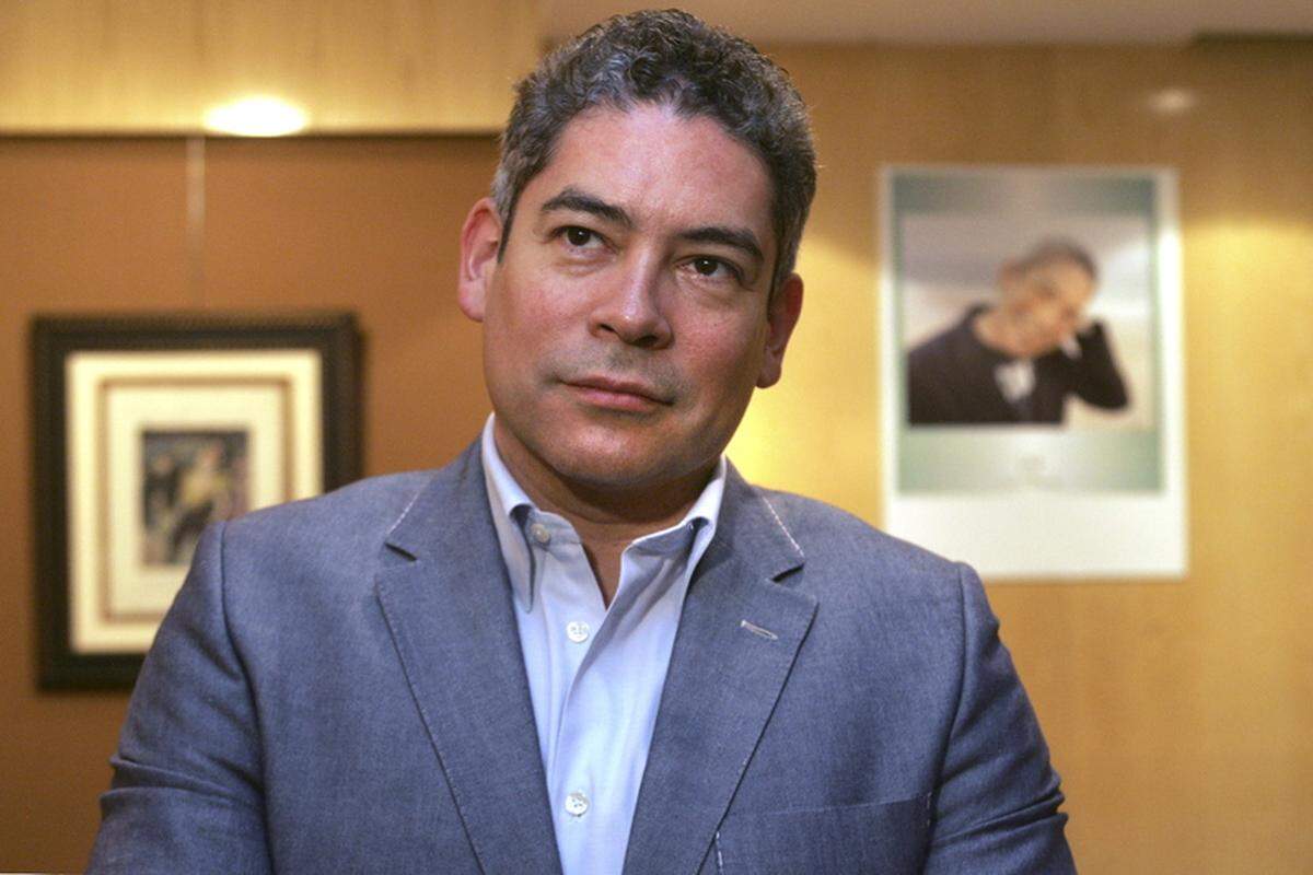 Boris Izaguirre, presenta el viernes 16 de noviembre, a las 7 p.m., en la sala 3209 (Edificio 3, 2° piso) ‘Tiempo de tormentas.