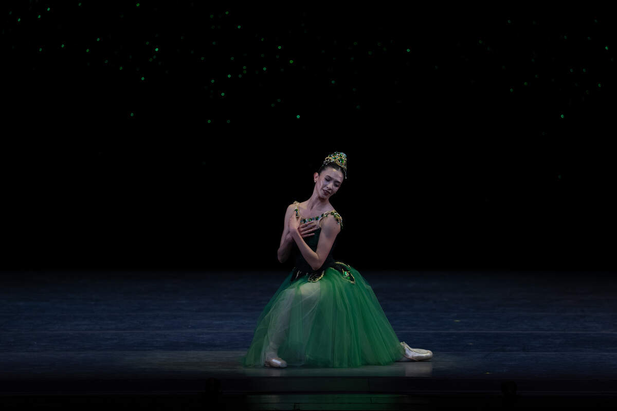 Macarena Giménez en “Esmeraldas” de “Joyas”, coreografía de George Balanchine