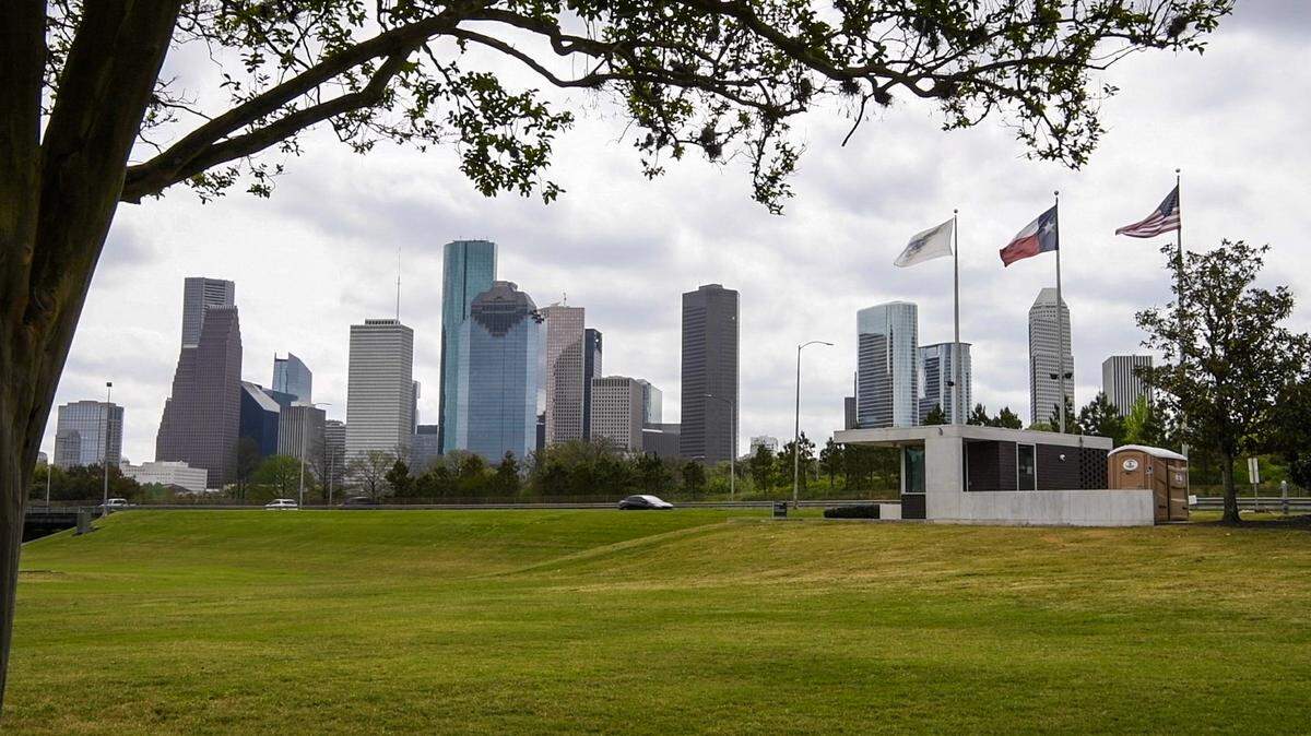 La ciudad de Houston se ve desde Buffalo Bayou Park el 28 de marzo de 2019.