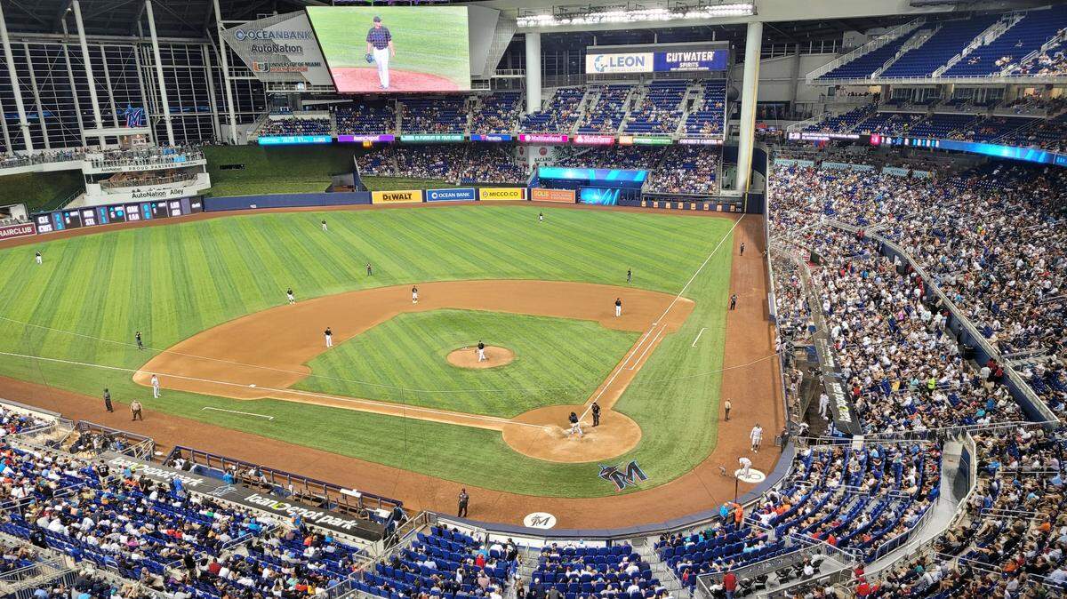 CERCA DE 19,000 aficionados presenciaron el primer encuentro entre Marlins y Yankees el 30 de julio del 2021.