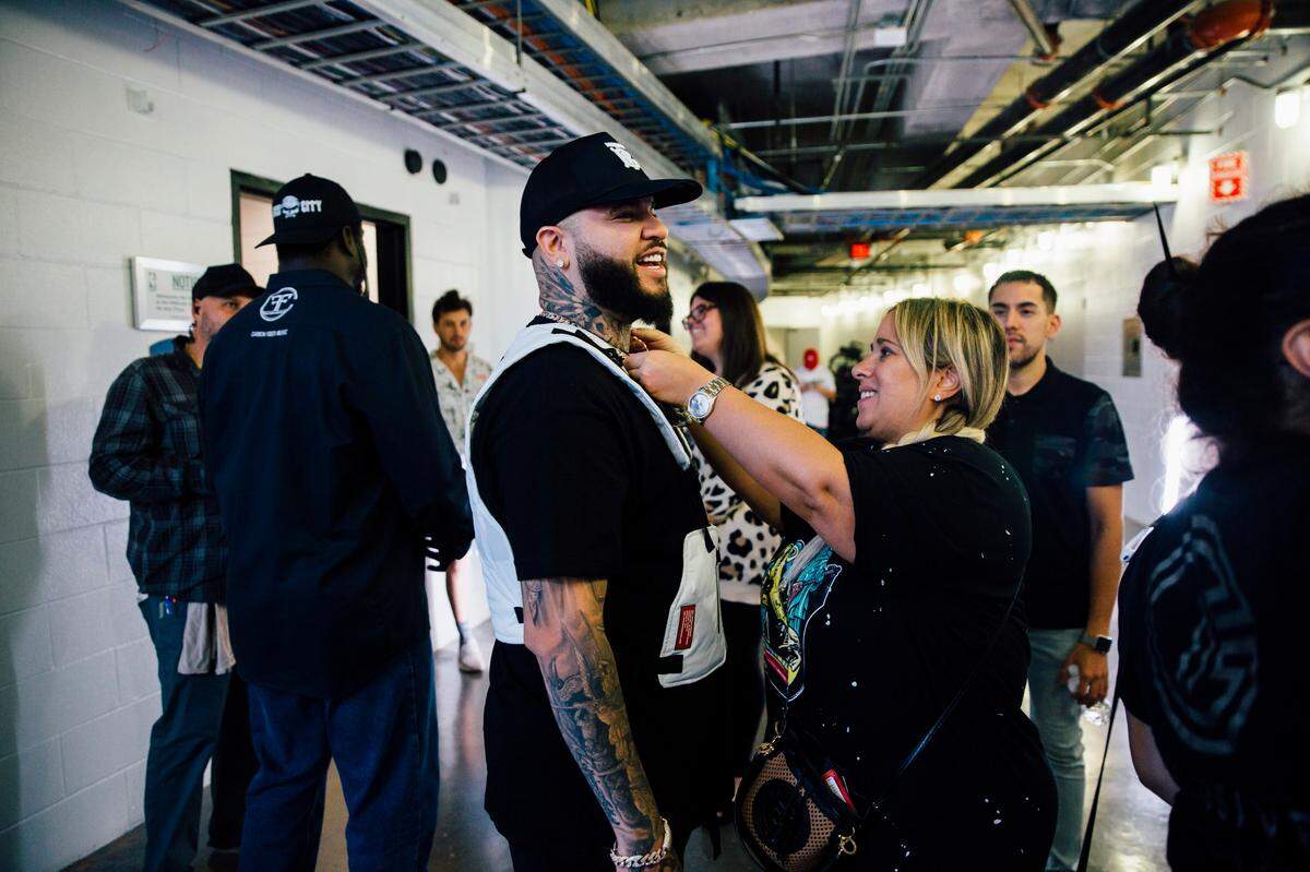 Farruko figura en la larga lista de clientes de la estilista Norma Castro.