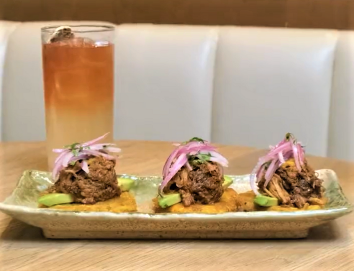 Los tostones de cerdo desmenuzado forman parte de la exclusiva selección de platos peruanos de Pisco y Nazca Gastrobar