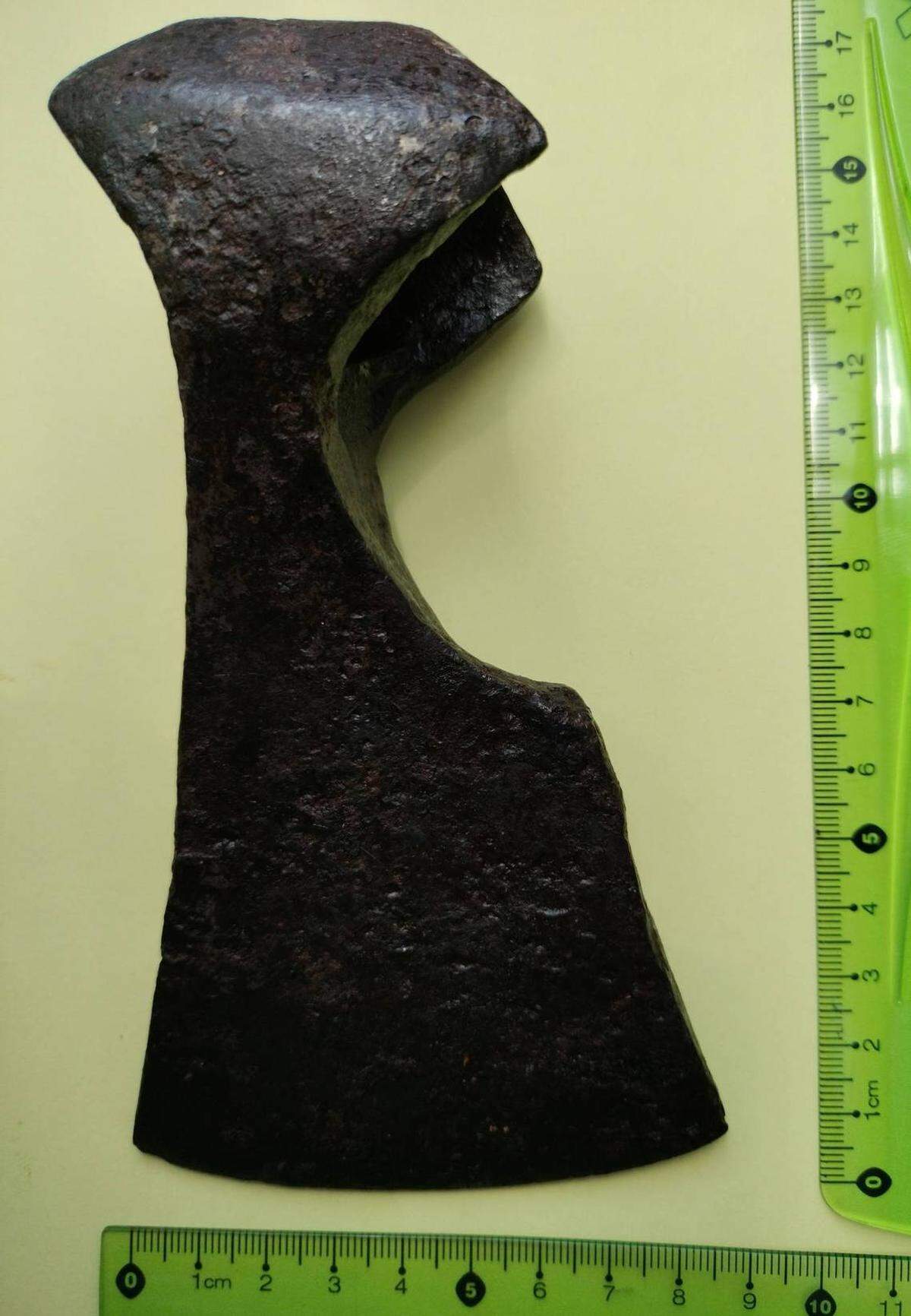 El hacha de 500 años de antigüedad.