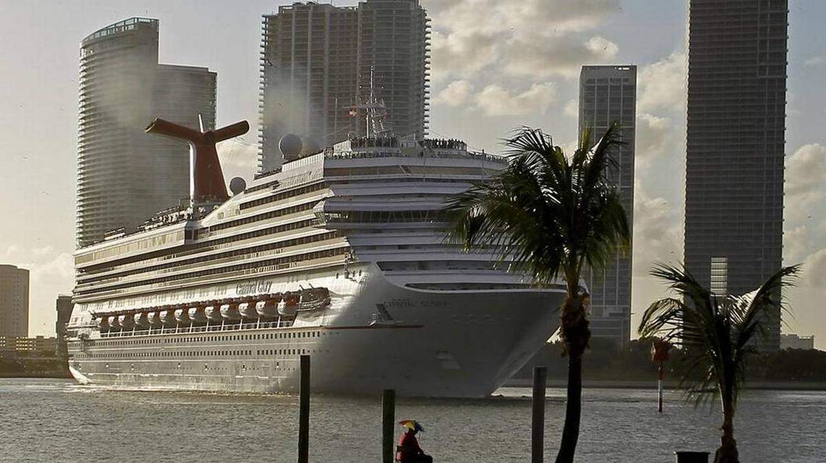 La nave Glory de Carnival Cruise Line en noviembre de 2011.
