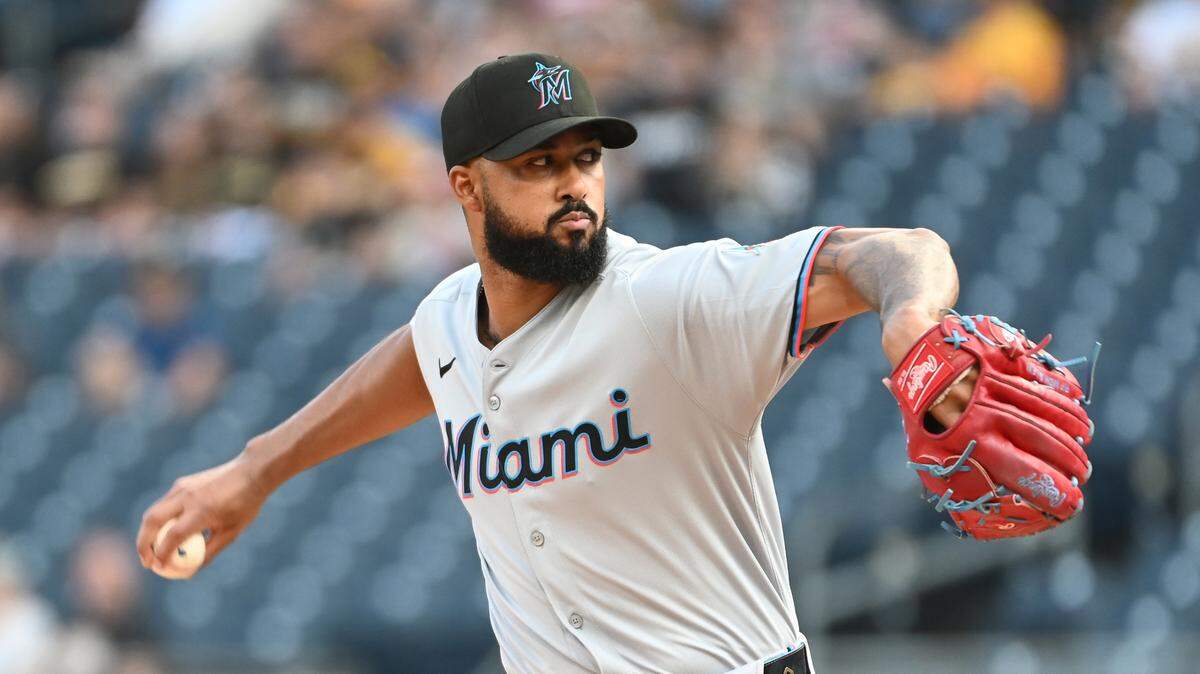 El abridor de los Marlins de Miami tuvo su mejor apertura de la temporada al trabajar seis entradas en blanco ante la tanda de los Piratas, en el partido celebrado el 10 de junio de 2025 en Pittsburgh.