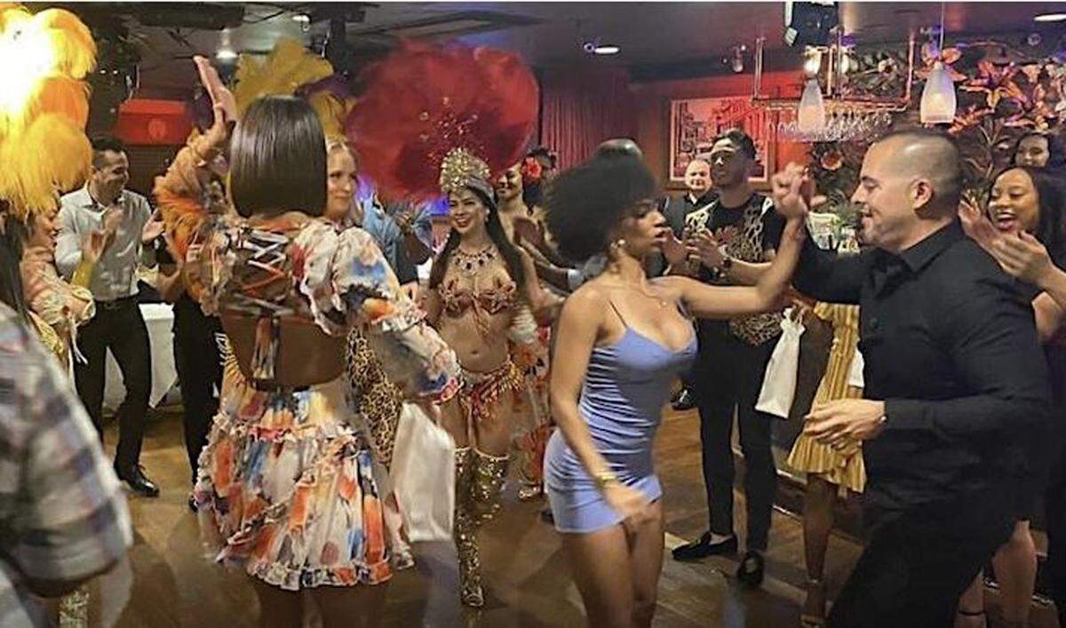 Aprende salsa y bachata en Mango’s, en el corazón de South Beach.