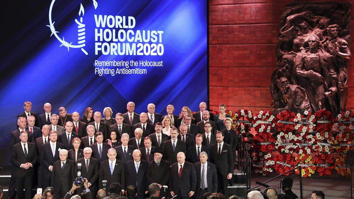 Líderes mundiales posan para una foto durante el Foro Mundial del Holocausto en Jerusalén, el jueves, 23 de enero de 2020.