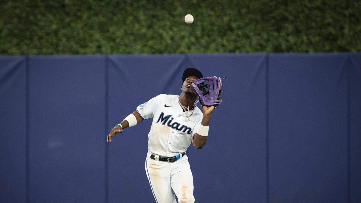 Los Marlins activaron el lunes a su jardinero central titular y lo agregaron nuevamente a la nómina de los peloteros activos.