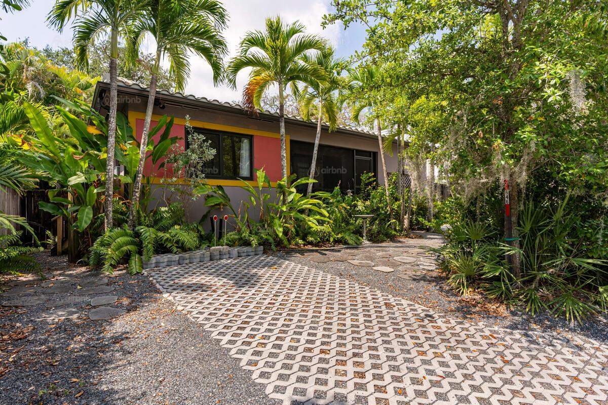 Las casas en el norte de Miami, cerca del Hard Rock Stadium, despiertan el interés de viajeros de Latinoamérica, que hacen sus búsquedas en Airbnb para asistir a los partidos de fútbol de la Copa América.