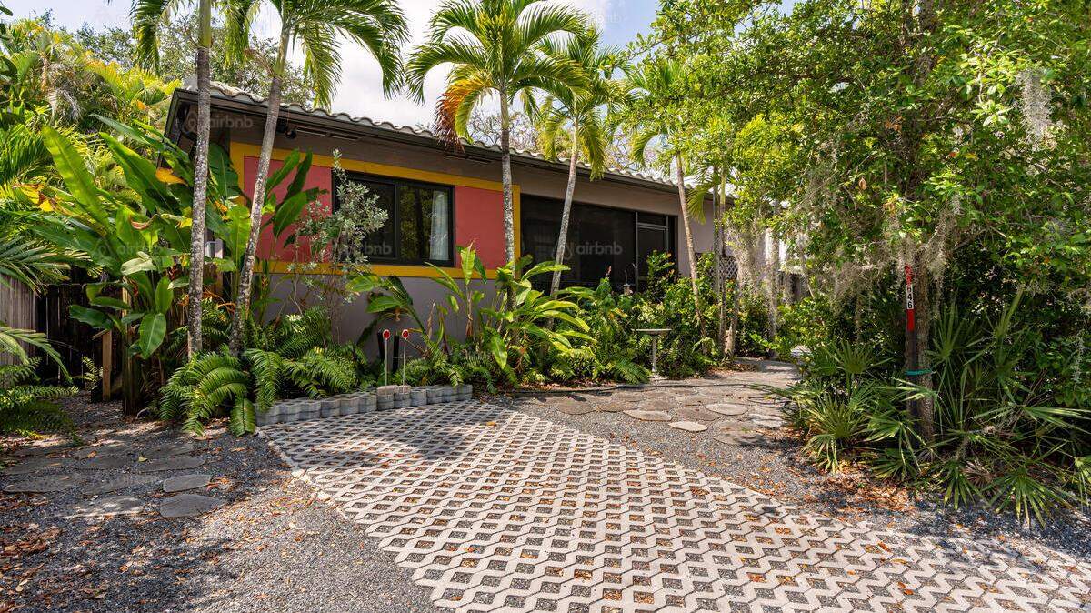Las casas en el norte de Miami, cerca del Hard Rock Stadium, despiertan el interés de viajeros de Latinoamérica, que hacen sus búsquedas en Airbnb para asistir a los partidos de fútbol de la Copa América.