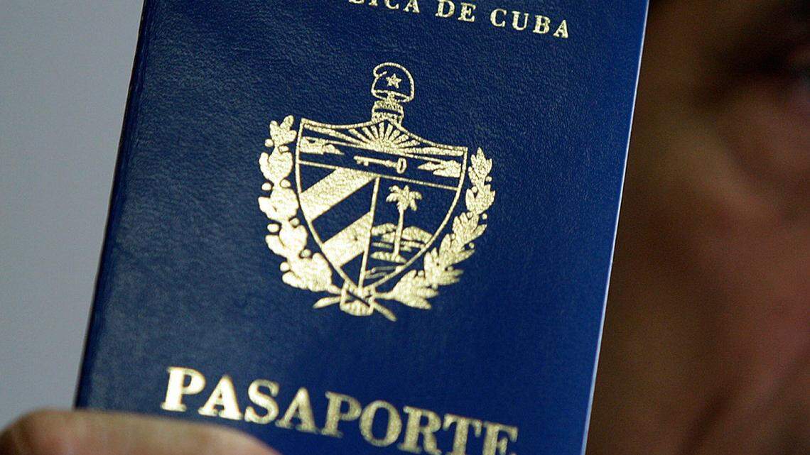 ¿Cuba dejará de imprimir pasaportes? El gobierno ya tomó una decisión ante la crisis