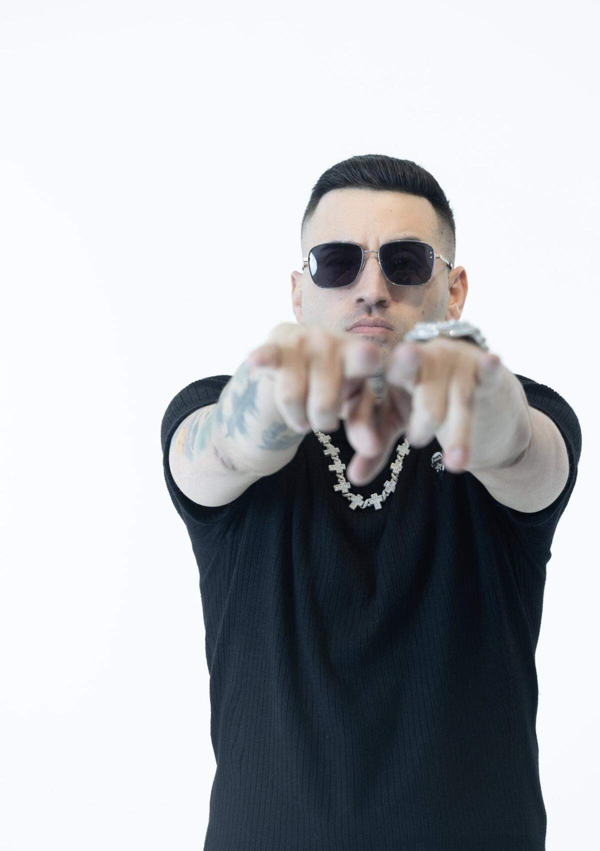 Lenier es el autor de éxitos recientes de Marc Anthony como “Mala” y “Pa’ allá voy”, que en el 2022 se alzó con un premio Grammy Latino como Mejor Canción Tropical.