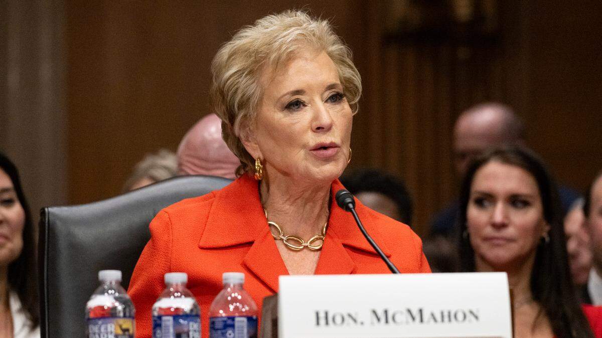 Linda McMahon, exdirectora ejecutiva de la famosa liga de lucha libre WWE, fue confirmada el lunes por el Senado de Estados Unidos como secretaria de Educación, un departamento que el presidente Donald Trump quiere desmantelar.