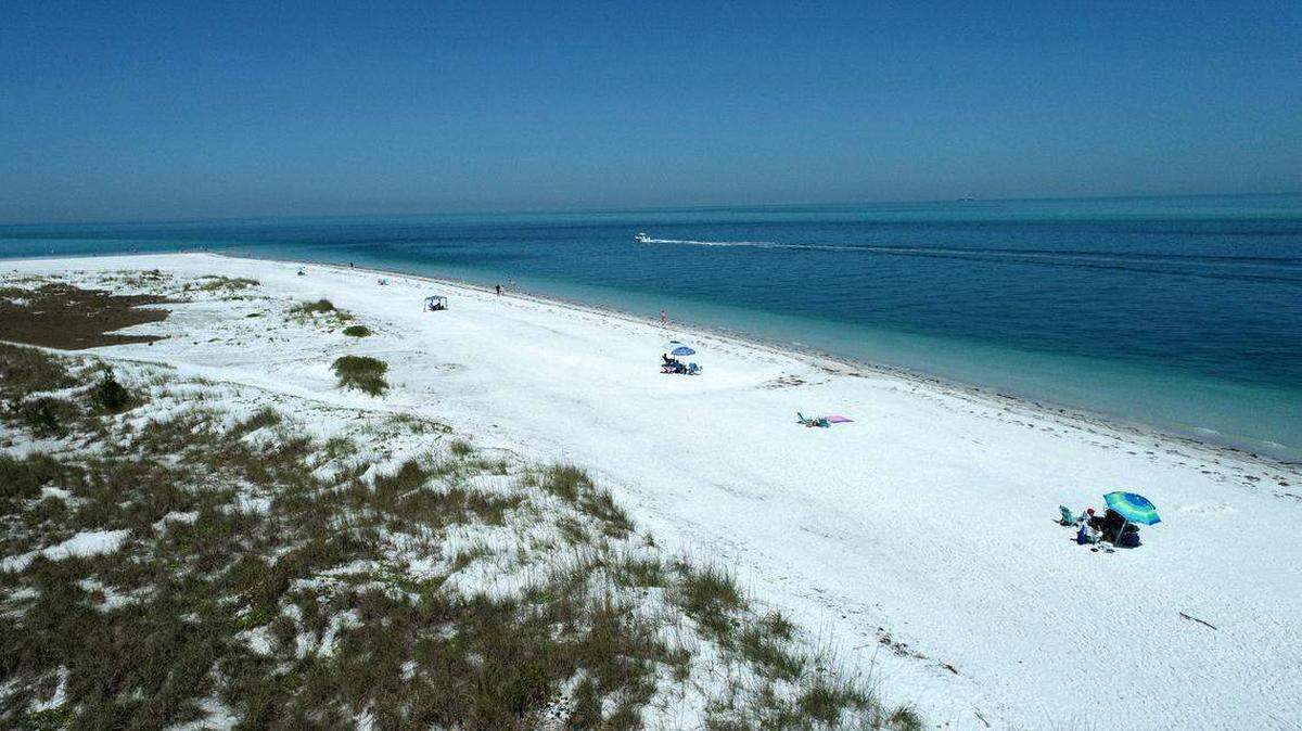 Las autoridades de Anna Maria Island han decretado una zona prohibida para nadar cerca de Bean Point tras los incidentes de ahogamientos en la zona. Bean Point, un popular lugar de playa en el extremo norte Anna Maria, se ve aquí el 15 de abril de 2024.