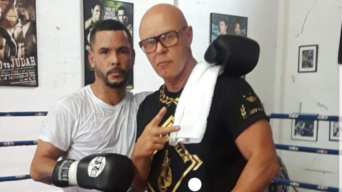 ORLANDO CUELLAR (der.) con su pupilo Tito Bracero durante un entrenamiento.