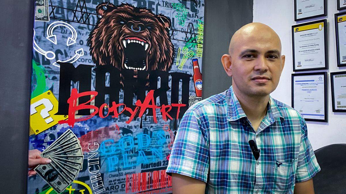 Hailand Pernía, un tatuador de 37 años de Maracaibo, Venezuela, comenzó a advertir a sus clientes en marzo que ciertos tatuajes podrían ser un problema si planeaban viajar pronto a Estados Unidos.