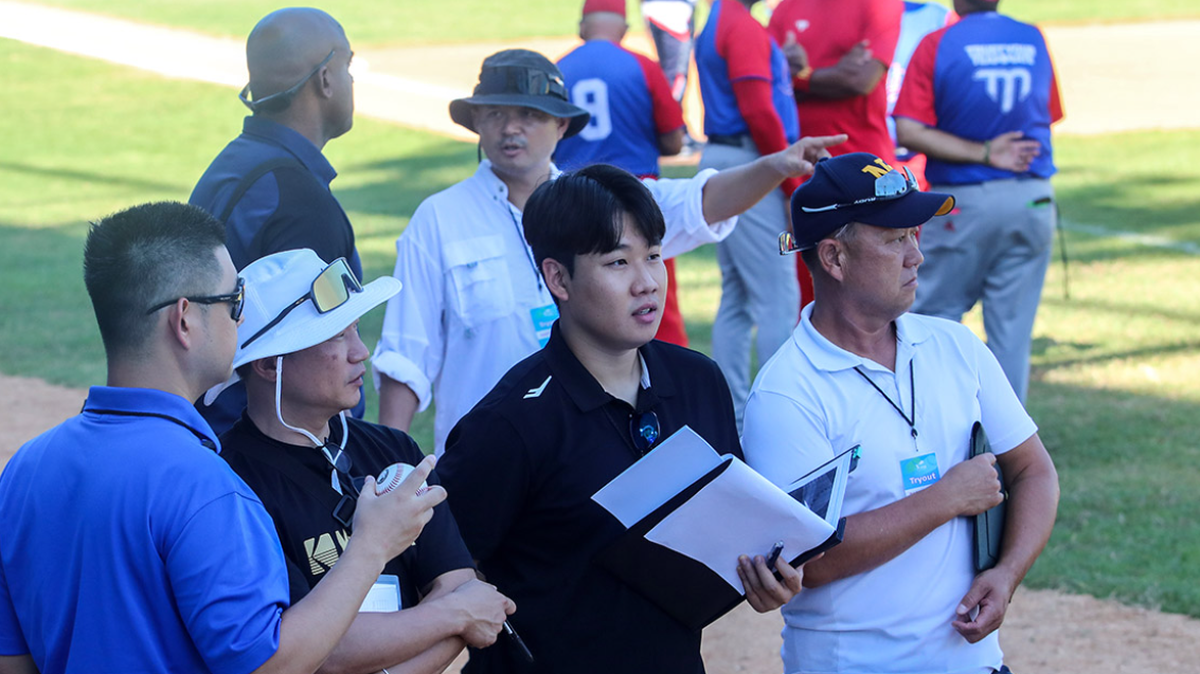 La preselección cubana de béisbol para los Panamericanos de Santiago de Chile y jóvenes sub-18 y sub-23 mostraron sus habilidades ante la presencia de cazatalentos de Corea del Sur, Japón, Ecuador y República Dominicana para ser fichados en el extranjero.