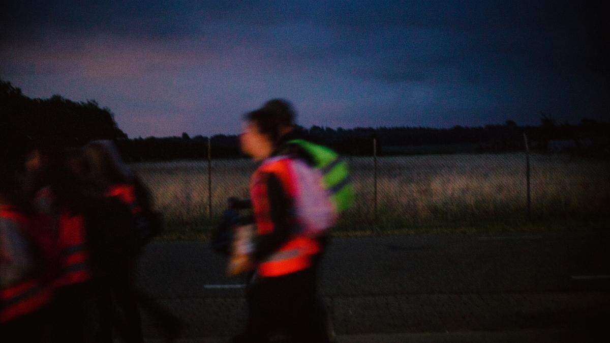 Una tradición neerlandesa de exploración conocida como “dejar”, en la que literalmente se deja en un bosque a grupos de niños, por lo general preadolescentes, con la expectativa de que encuentren el camino de regreso a su base. La idea es que sea una actividad desafiante, y a menudo logran dar con su base a las dos o tres de la mañana.