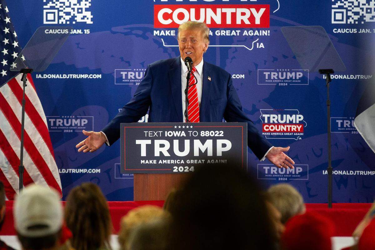 DONALD TRUMP está aprovechando la frustración de su partido con el reciente aumento en los cruces ilegales en la frontera sur de Estados Unidos.
