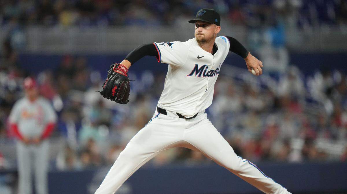 El abridor de los Marlins Braxton Garrett lanza en el primer inning del partido ante los Cardenales de San Luis, celebrado el 17 de junio de 2024 en Miami.