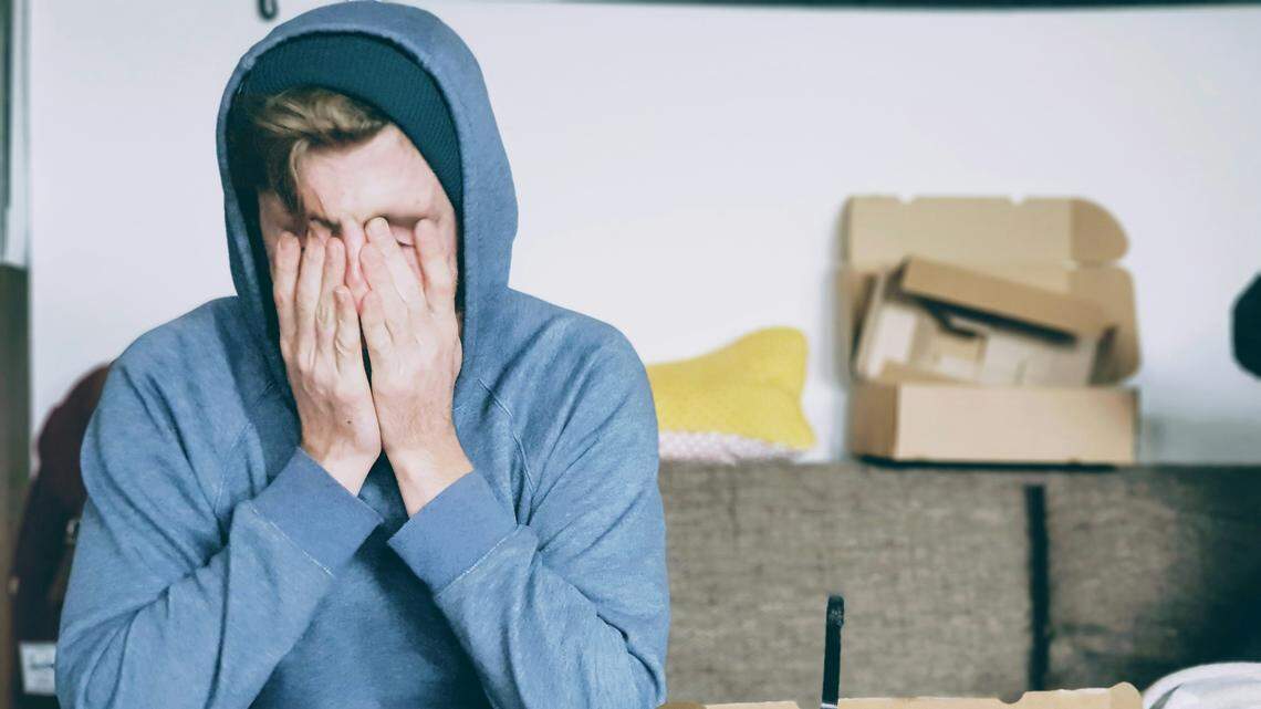 Dos o más empleos para llegar a fin de mes: la historia invisible del “burnout” | Opinión