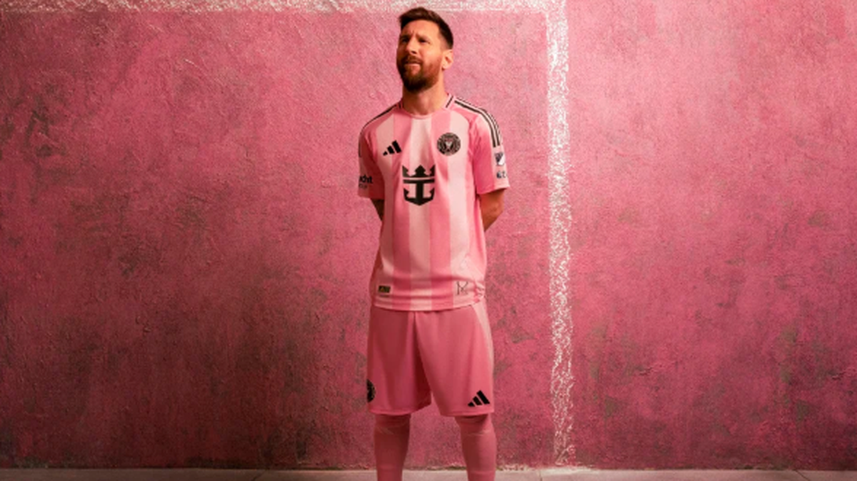 Lionel Messi fue elegido para modelar en la presentación de la nueva camiseta del Inter Miami para la venidera temporada.