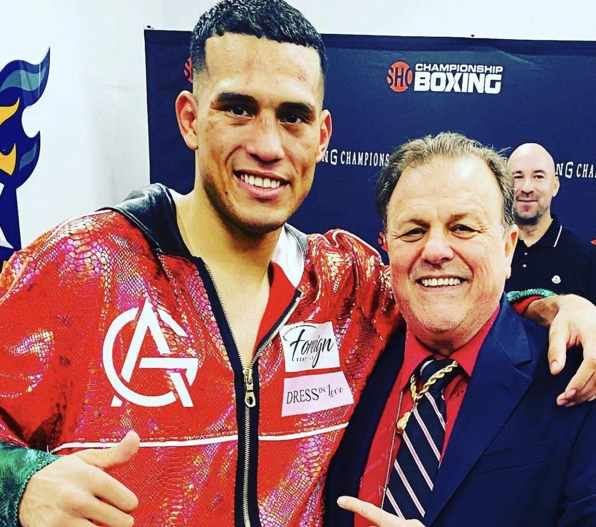 David Benavídez junto a su promotor Sampson Lewkowicz.