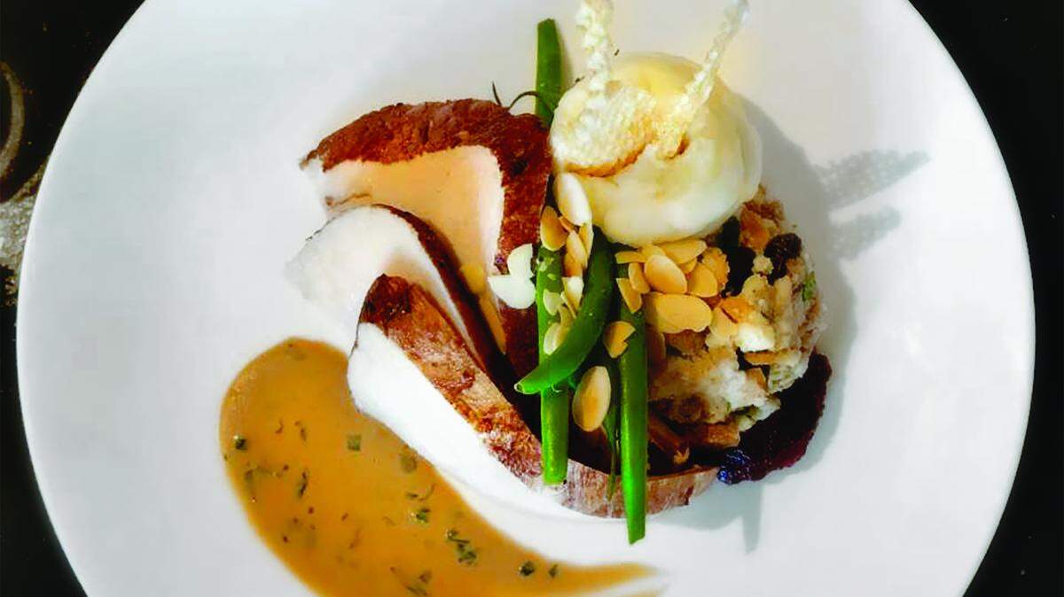Bistro Tamara, en The National Hotel. Este bistró de la playa presenta un menú especial de tres platos, de 5 a 10 p.m., a un precio fijo de $39.95 por adulto y $19.95 por niño.