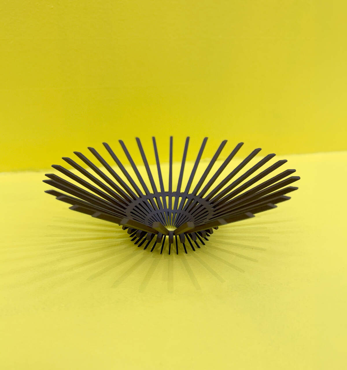 ‘Cosmic Wave #1’, 2011, acero con pátina de óxido, 14 x 14 x 14 pulgadas.