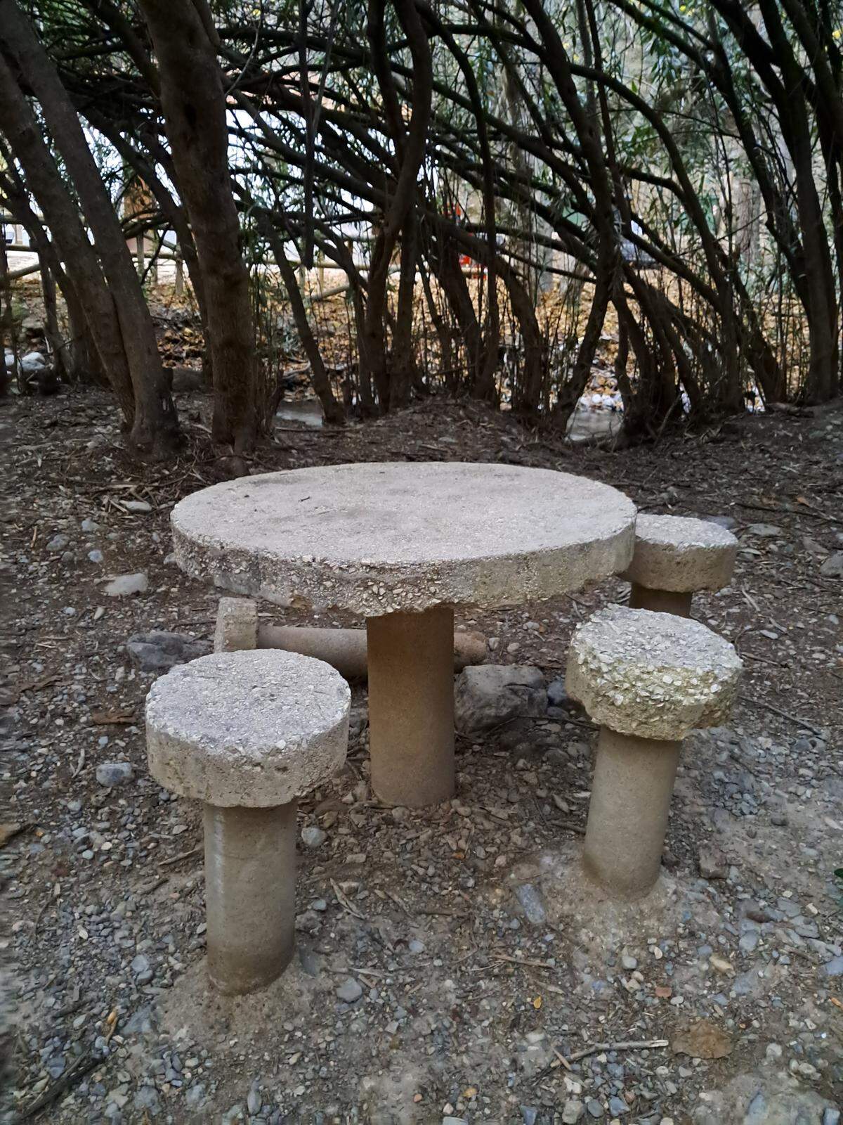 Zona de descanso y recreo del mayor adelfal de España en la Sierra Mágina.