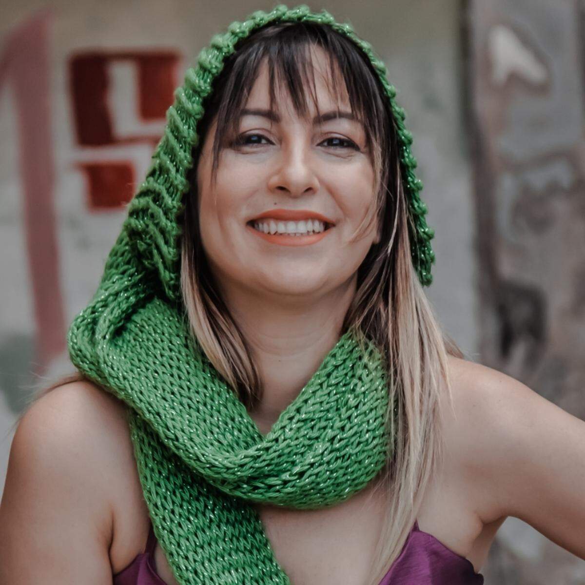 La actriz cubana Gelliset Valdés celebra su éxito como humorista en Miami y el apoyo del público.