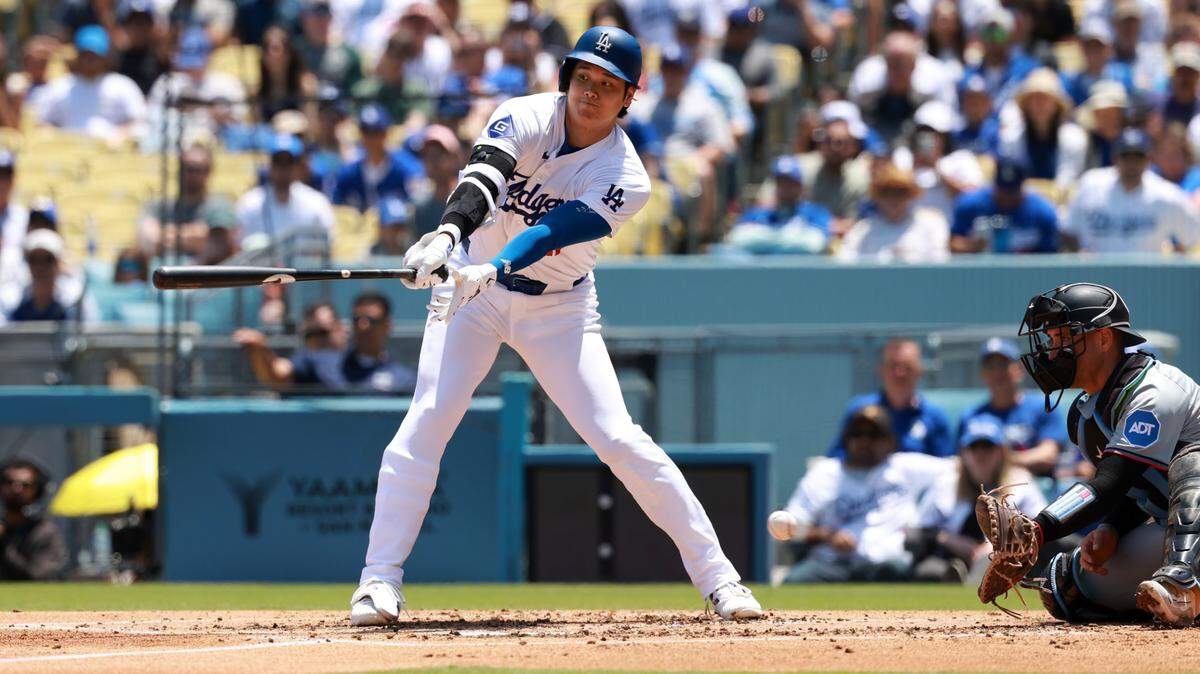 El bateador designado de los Dodgers Shohei Ohtani se poncha en el tercer inning del partido contra los Marlins de Miami, celebrado el 8 de mayo de 2024 en Los Angeles.