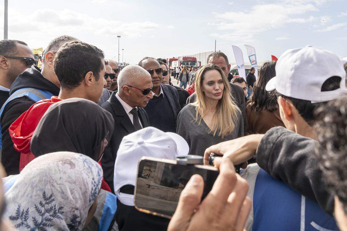 RAFAH, EGYPT - JANUARY 2: American actress and filmmaker Angelina Jolie inspects the Rafah border crossing between Egypt and the Gaza Strip on January 2, 2026 in Rafah, Egypt. Egypt's border with the Gaza Strip is a vital corridor for aid delivery to the Palestinian territory, although crossings remain closed to civilian traffic except occasional medical evacuations. (Photo by Ali Moustafa/Getty Images)