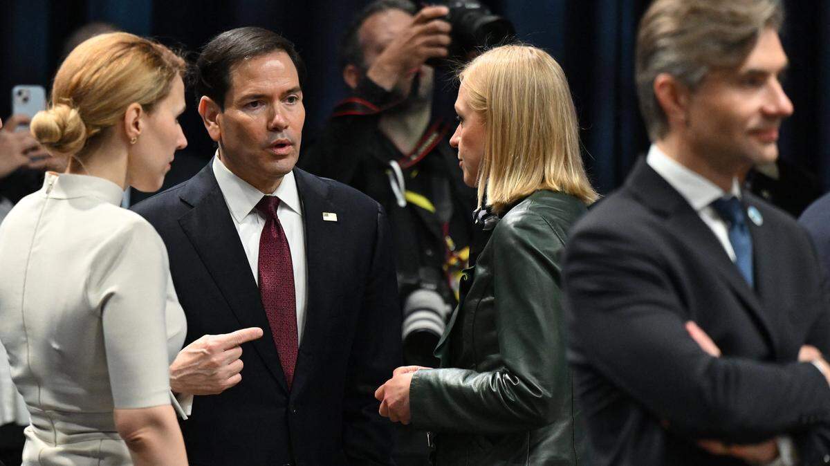 La ministra de Asuntos Exteriores de Bulgaria, Velislava Petrova-Chamova, el secretario de Estado de Estados Unidos, Marco Rubio, la ministra de Asuntos Exteriores de Finlandia, Elina Valtonen, y el ministro de Asuntos Exteriores de Lituania, Kęstutis Budrys, asisten a la reunión de ministros de Exteriores de la OTAN en Helsingborg el 22 de mayo de 2026.