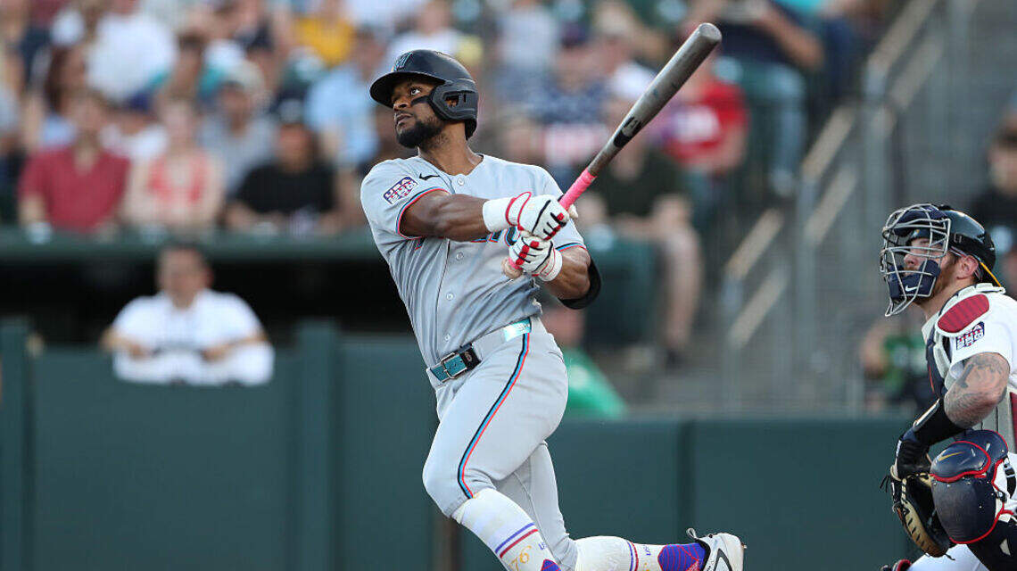 Pelotero dominicano de los Marlins recibe otro premio por su despiadada ofensiva
