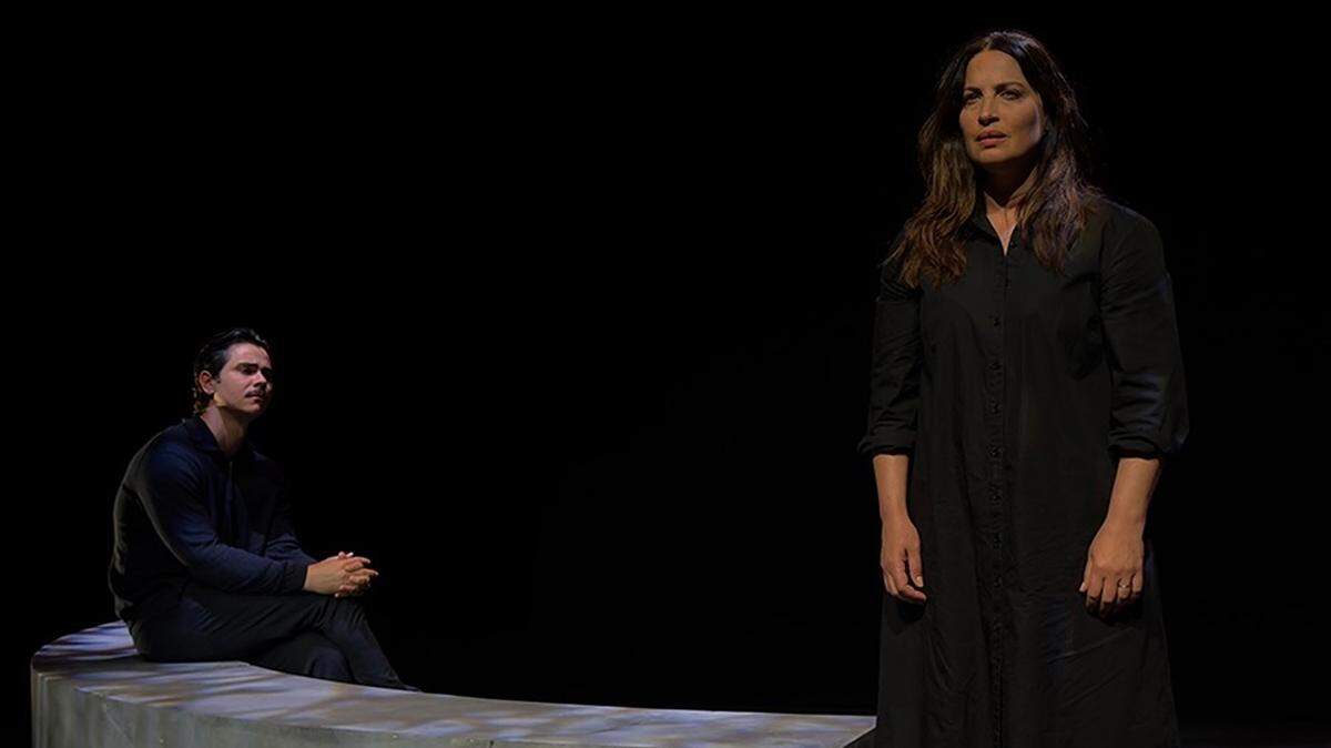Daniel Romero (El Autor) y Laura Ramos (Ella) en “Variaciones para un tema insignificante”, de Carlos Celdrán, producción de Arca Images. 