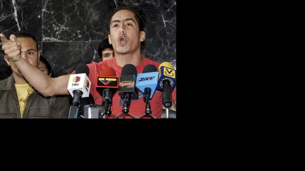 Fotografía de archivo con fecha 4 de marzo del 2008 donde se observa al diputado del Partido Socialista Unido de Venezuela, Robert Serra, participar en una rueda de prensa en la sede de la Universidad Bolivariana de Venezuela en la ciudad de Caracas.