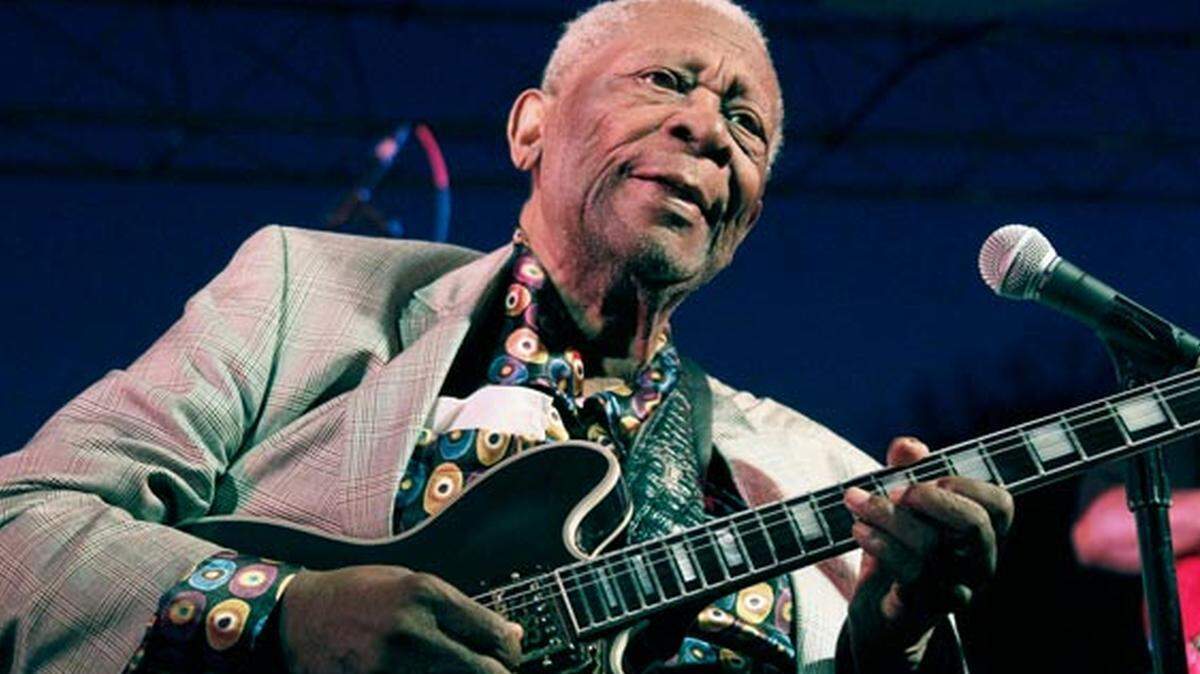 Riley B. King (su verdadero nombre) nació en 1925 en una plantación de algodón cercana a Itta Benna (Misisipi), donde trabajó en una granja durante los primeros años de su vida al tiempo que acudía algunas horas a tomar clases en una pequeña escuela local.