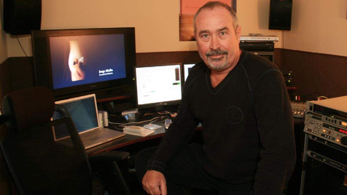 El editor de cine y productor de anuncios publicitarios Jorge Abello en las que fueron las primeras oficinas de su compañía Second Cut Media. 