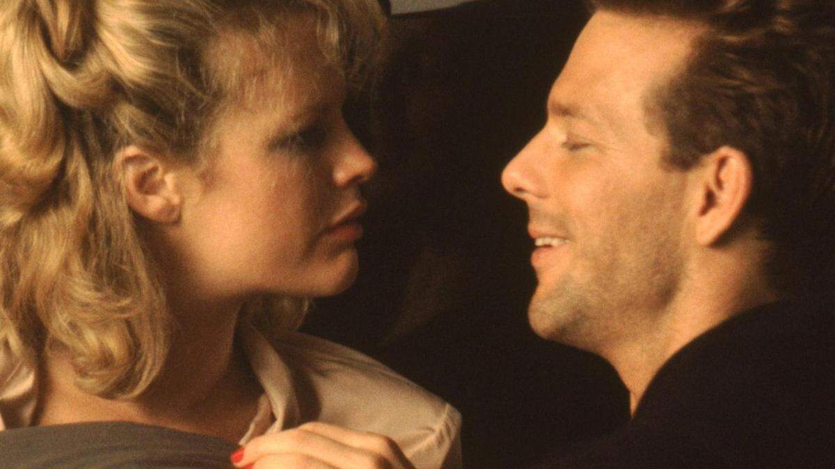 Coral Gables Art Cinema proyecta el drama erótico clásico norteamericano ’9½ Weeks’ (1986) del director Adrian Lyne con las actuaciones de Mickey Rourke y Kim Basinger.