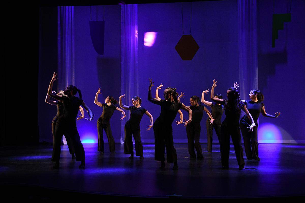 “The Dress Code”, coreografía de Mika Santo.
