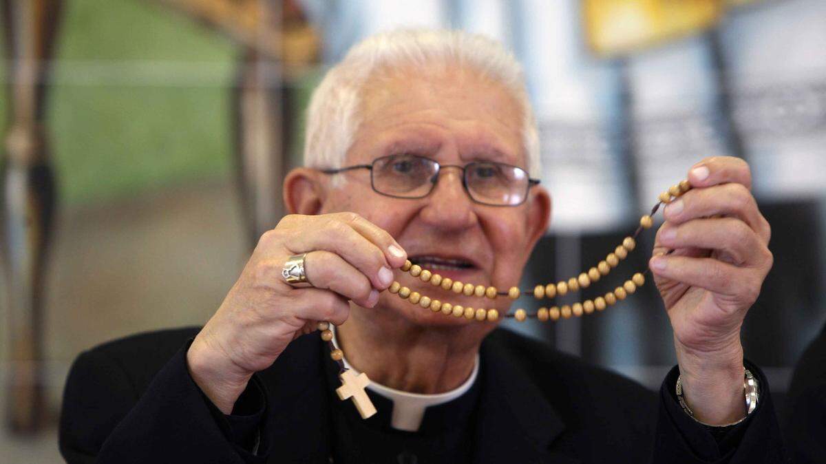 Monseñor Agustín Román durante una conferencia de prensa en el Salón P. Félix Varela de la Ermita de la Caridad, en septiembre del 2008. Como pastor, ofreció a todo su rebaño una palabra de consuelo y aliento.